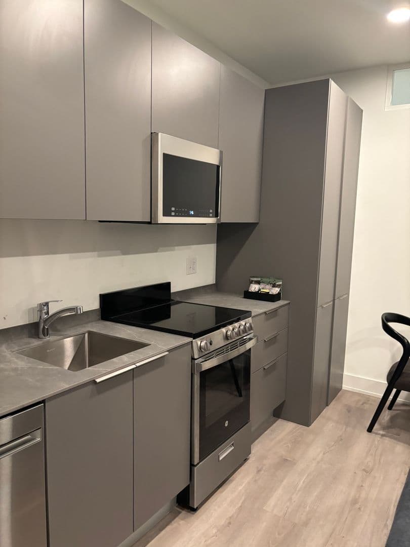 Washington Apartment: 1324 N Capitol St NW