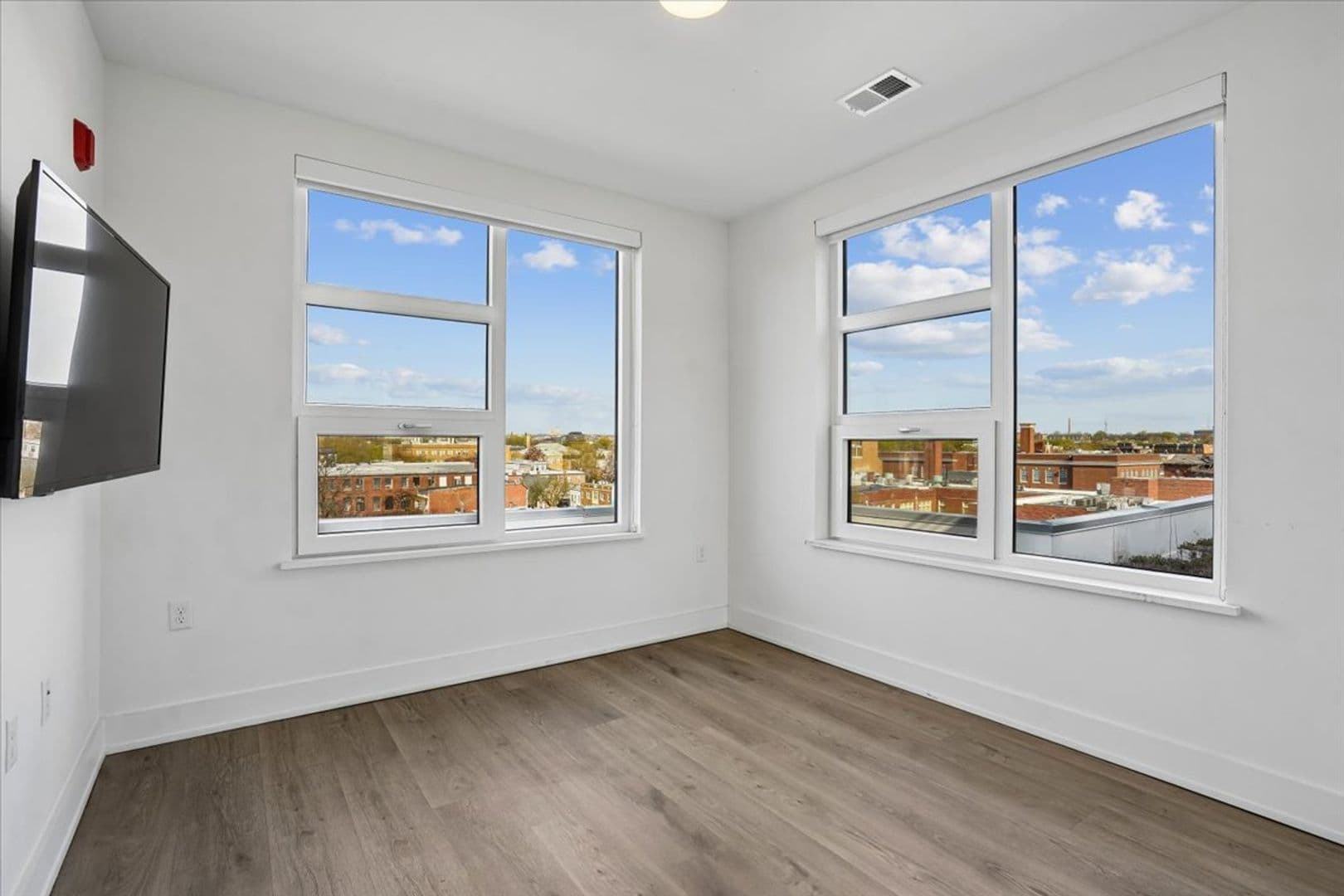 Washington Apartment: 1324 N Capitol St NW