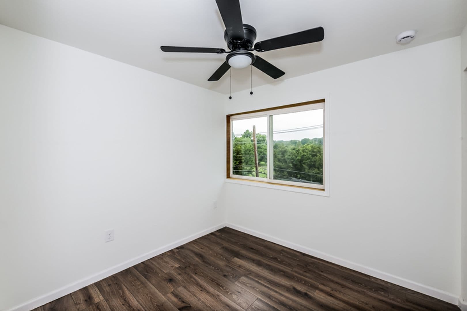 Washington Apartment: 4016 Livingston Road SE