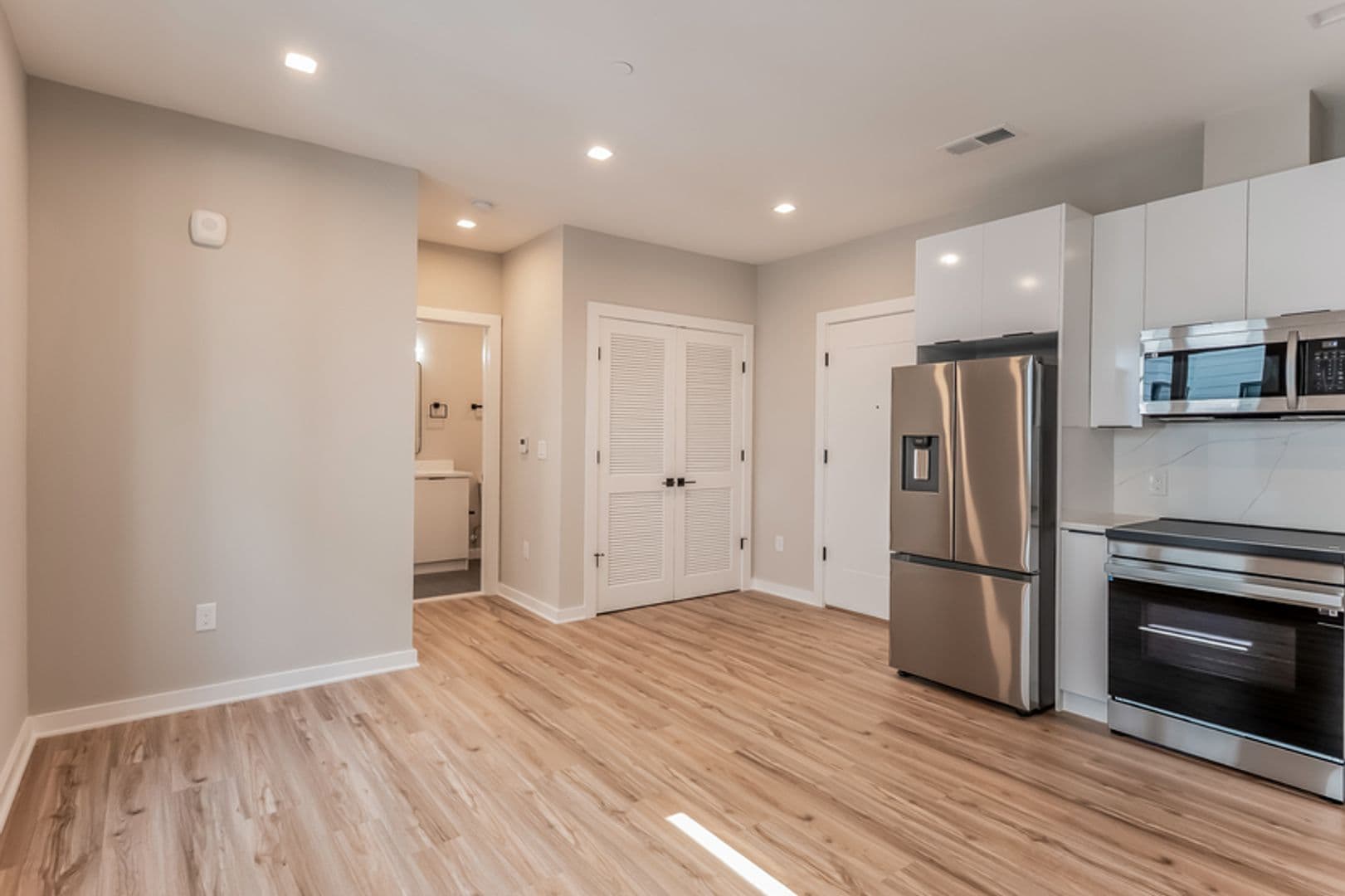Washington Apartment: 1358 Florida Ave NE