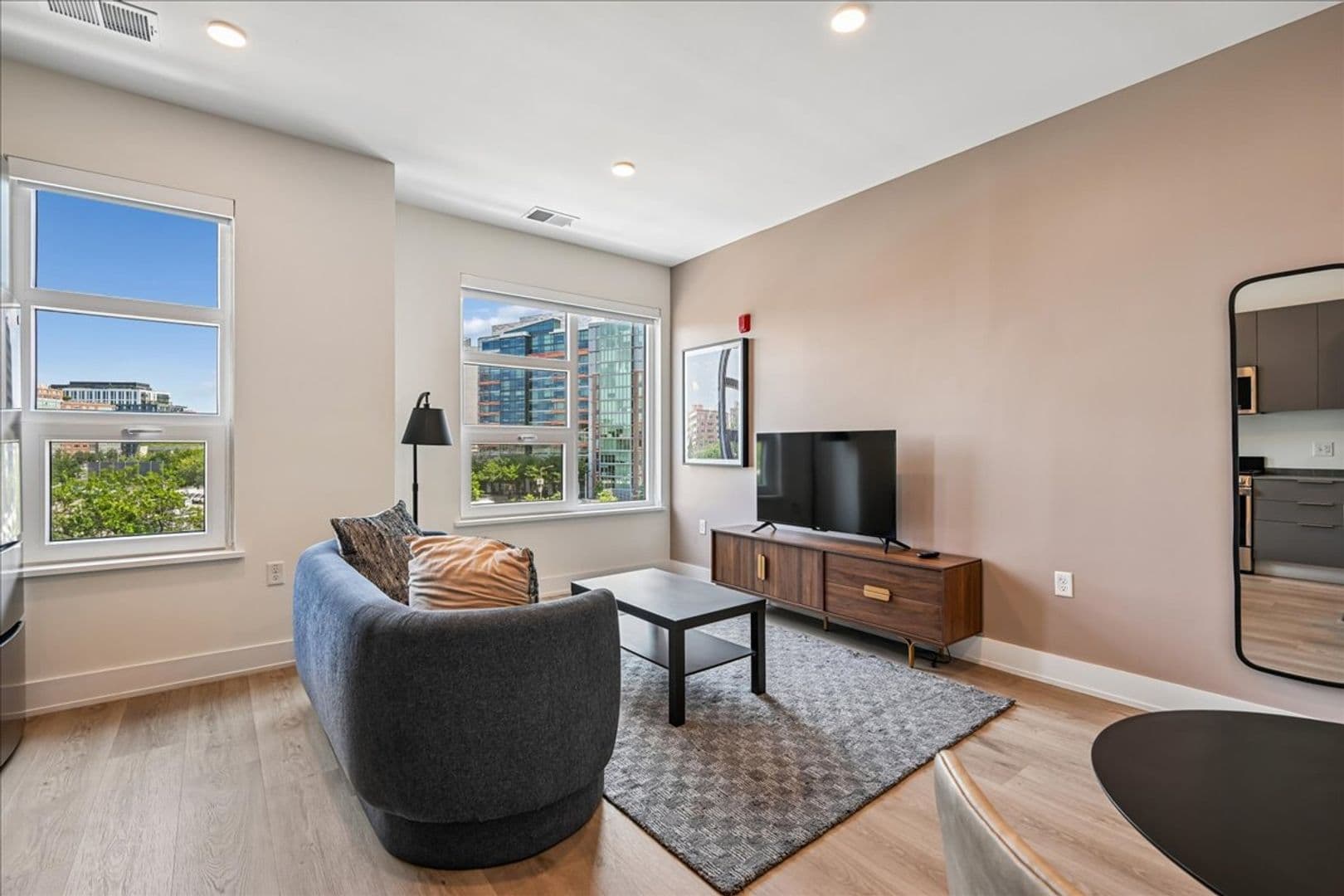 Washington Apartment: 1324 N Capitol St NW