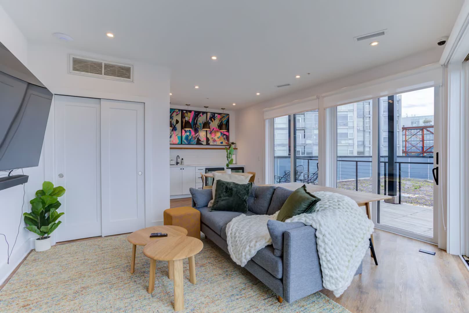 Washington Apartment: 2106-2108 Vermont Ave