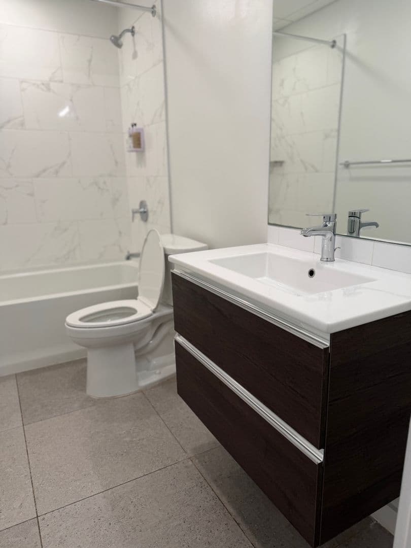 Washington Apartment: 1324 N Capitol St NW