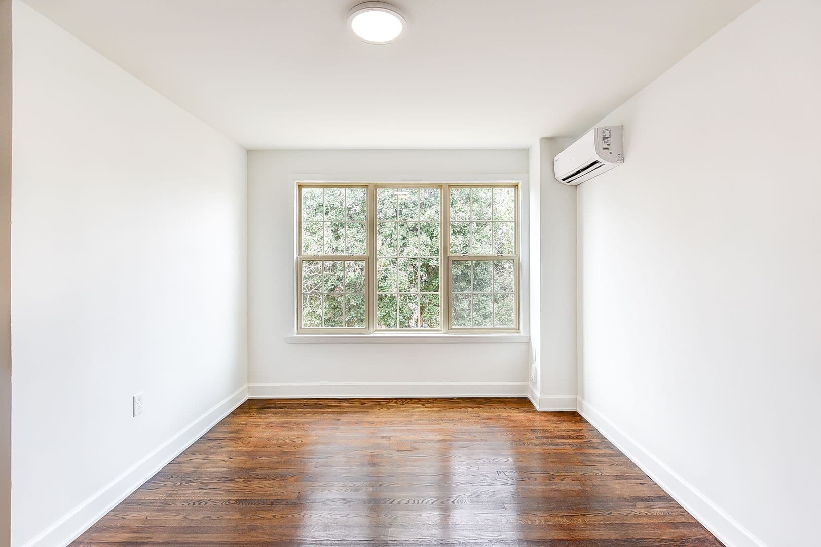 Washington Apartment: 1363 Peabody St NW