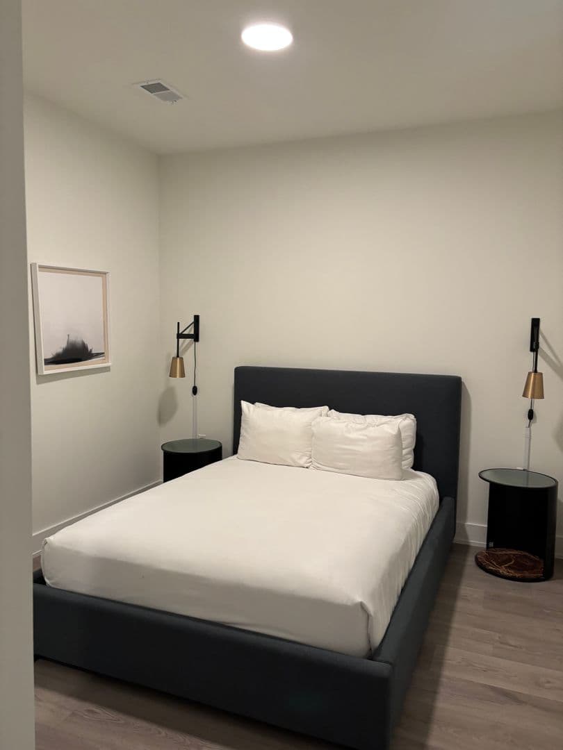 Washington Apartment: 1324 N Capitol St NW
