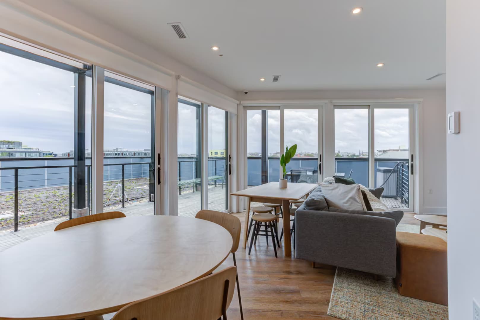 Washington Apartment: 2106-2108 Vermont Ave
