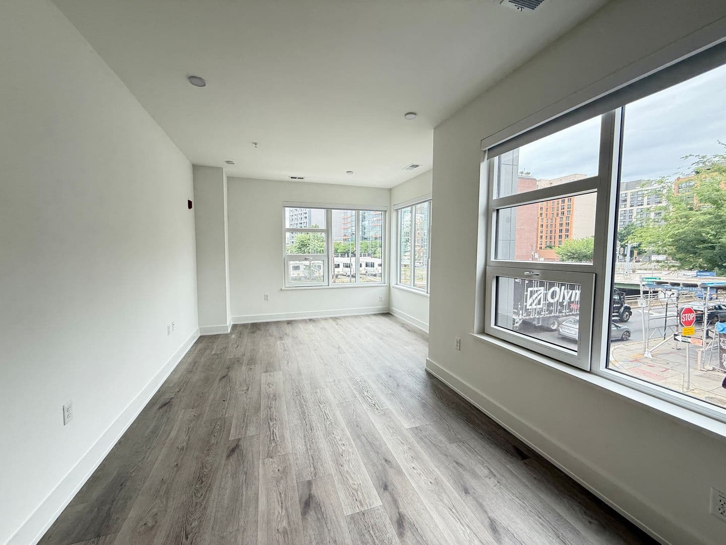 Washington Apartment: 1324 N Capitol St NW