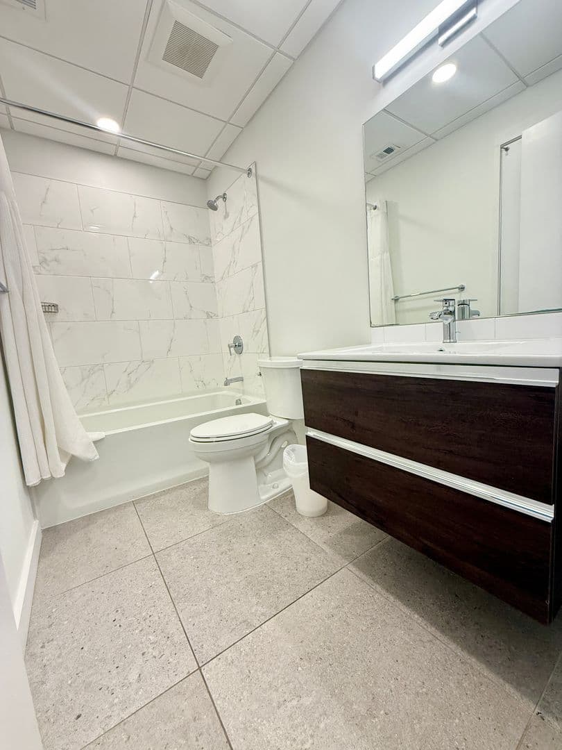 Washington Apartment: 1324 N Capitol St NW