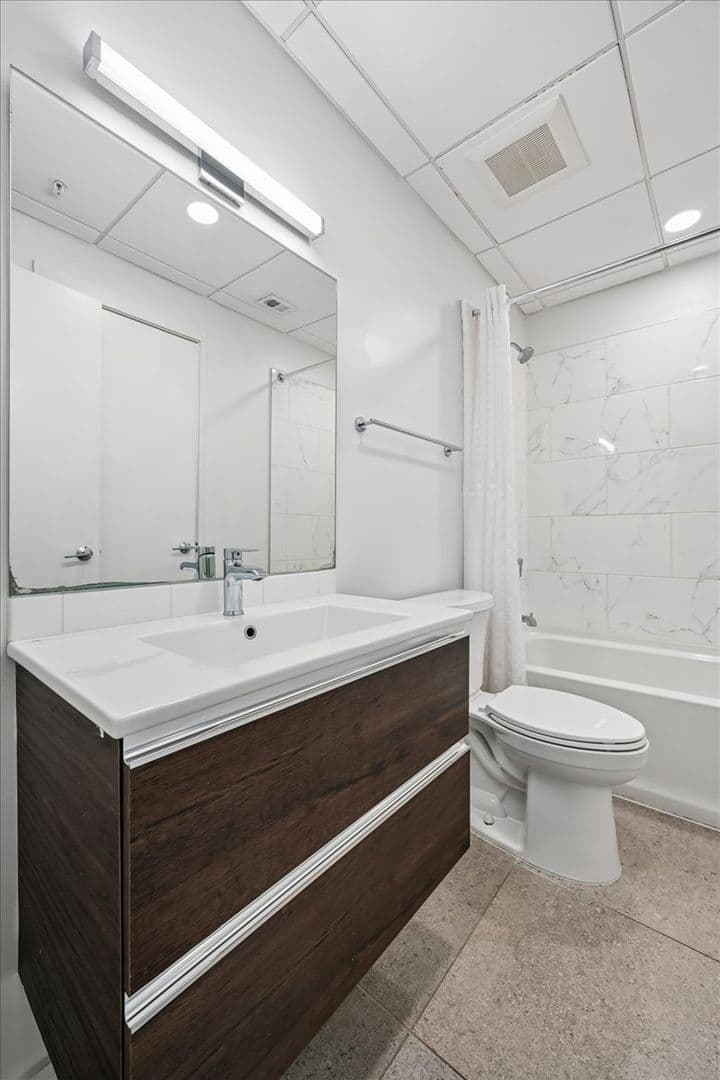 Washington Apartment: 1324 N Capitol St NW
