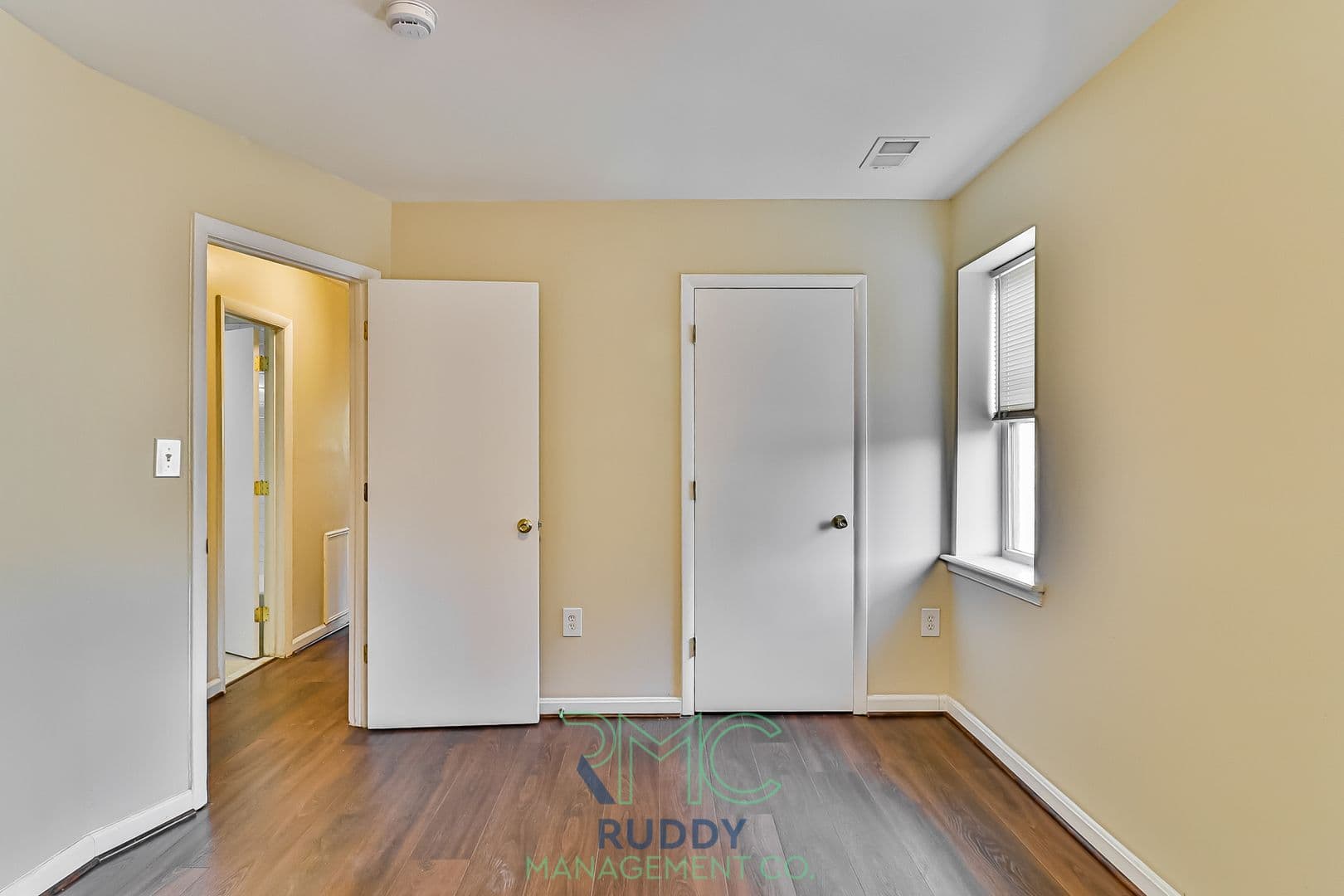 Washington Apartment: 3130 Buena Vista Terracce
