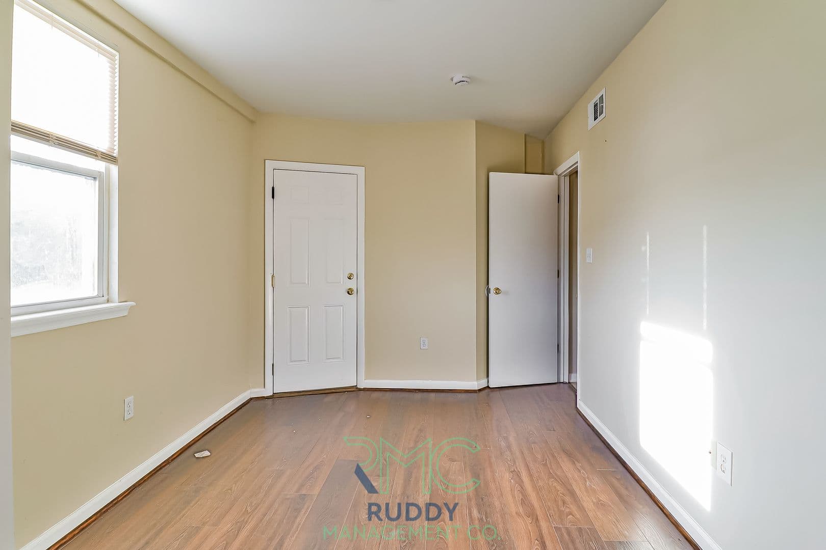 Washington Apartment: 3130 Buena Vista Terracce