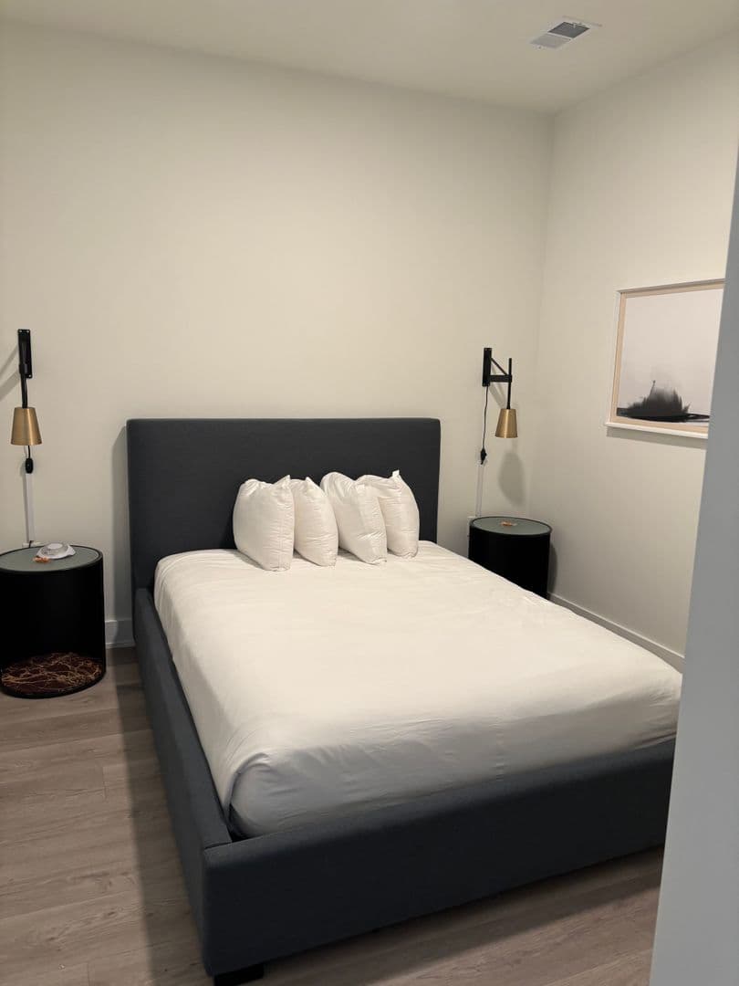 Washington Apartment: 1324 N Capitol St NW