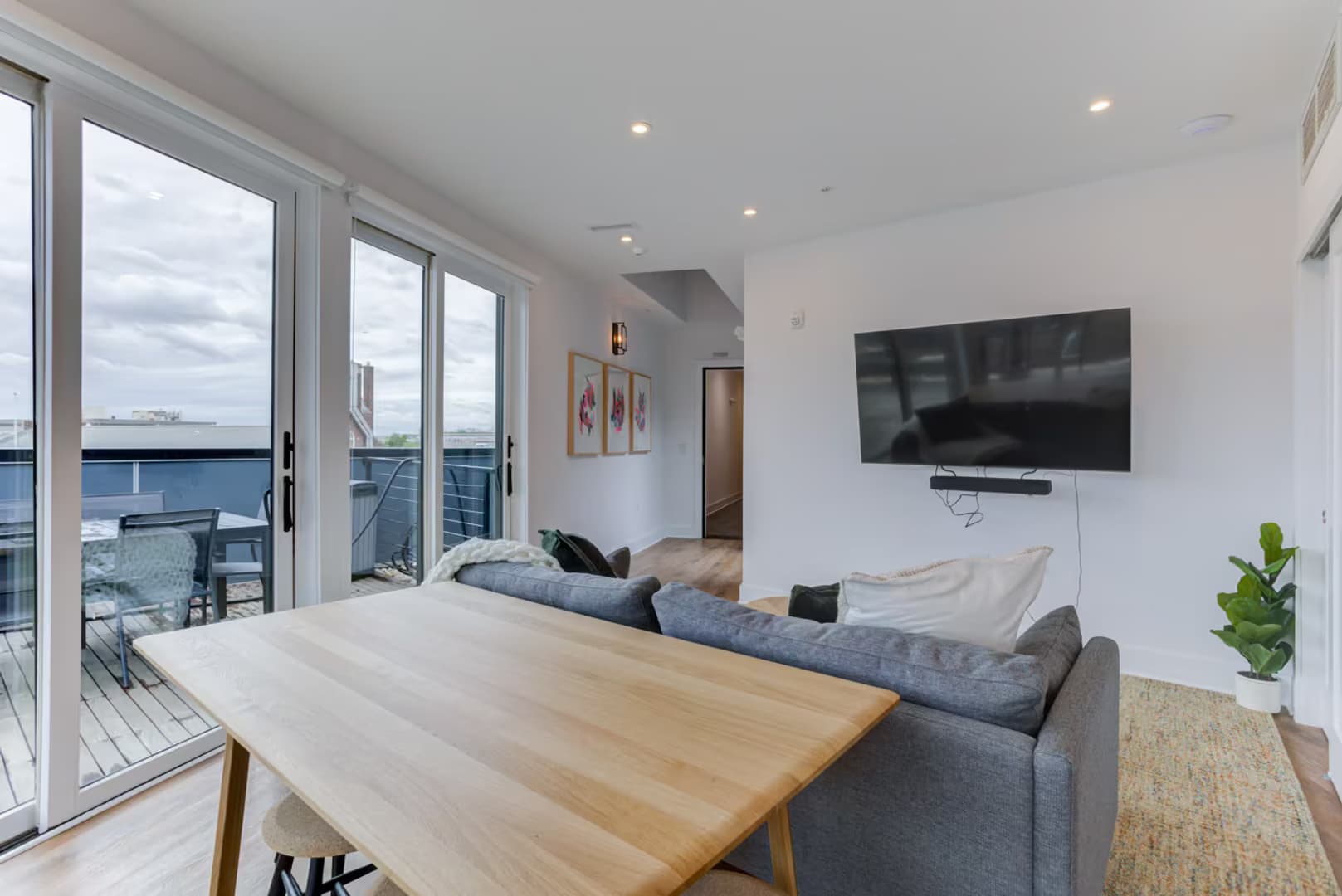 Washington Apartment: 2106-2108 Vermont Ave