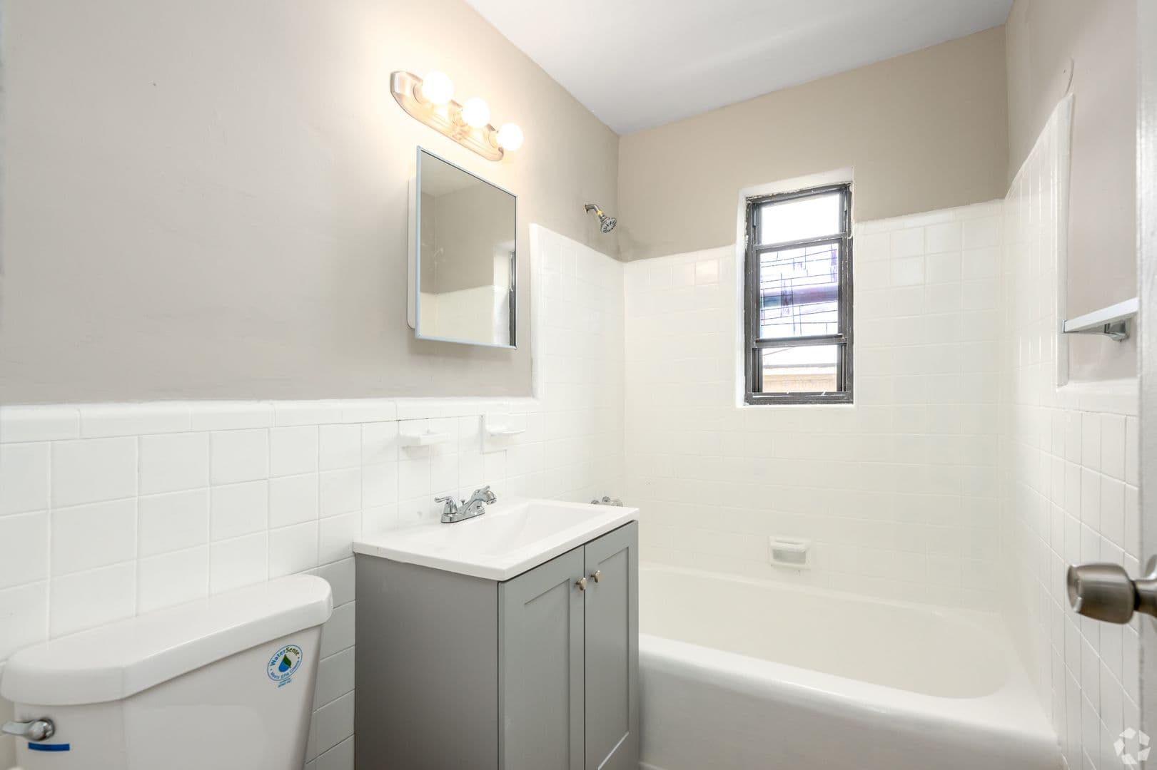 Washington Apartment: 1625-1633 Morris Rd SE