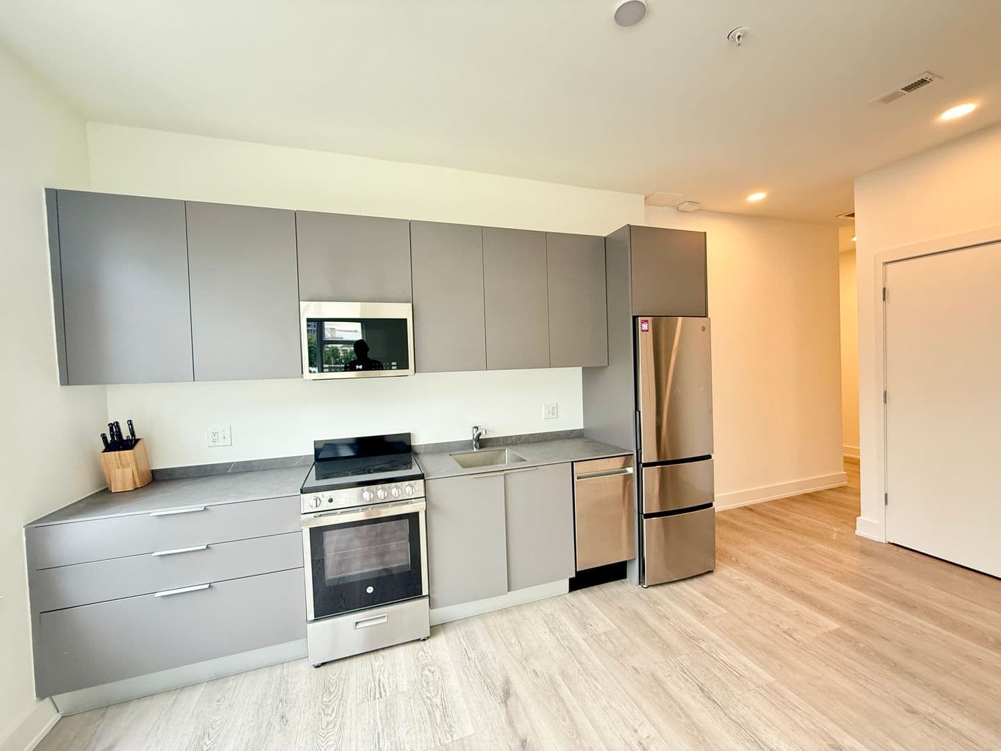 Washington Apartment: 1324 N Capitol St NW
