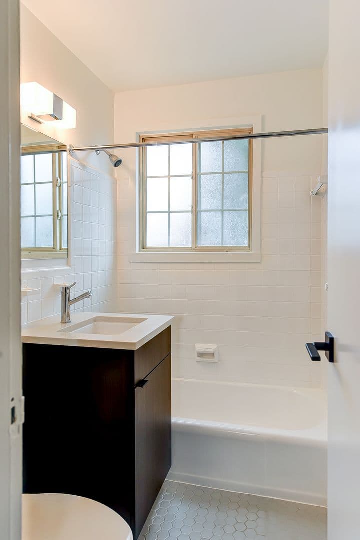 Washington Apartment: 1363 Peabody St NW