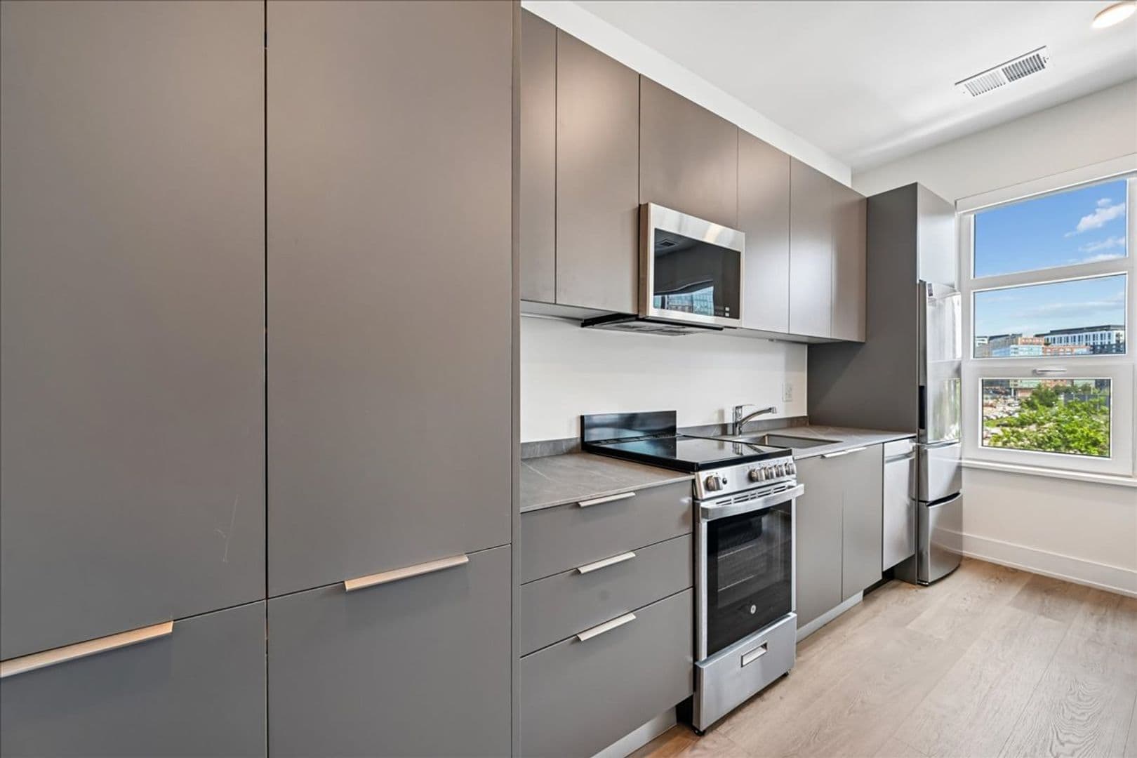 Washington Apartment: 1324 N Capitol St NW