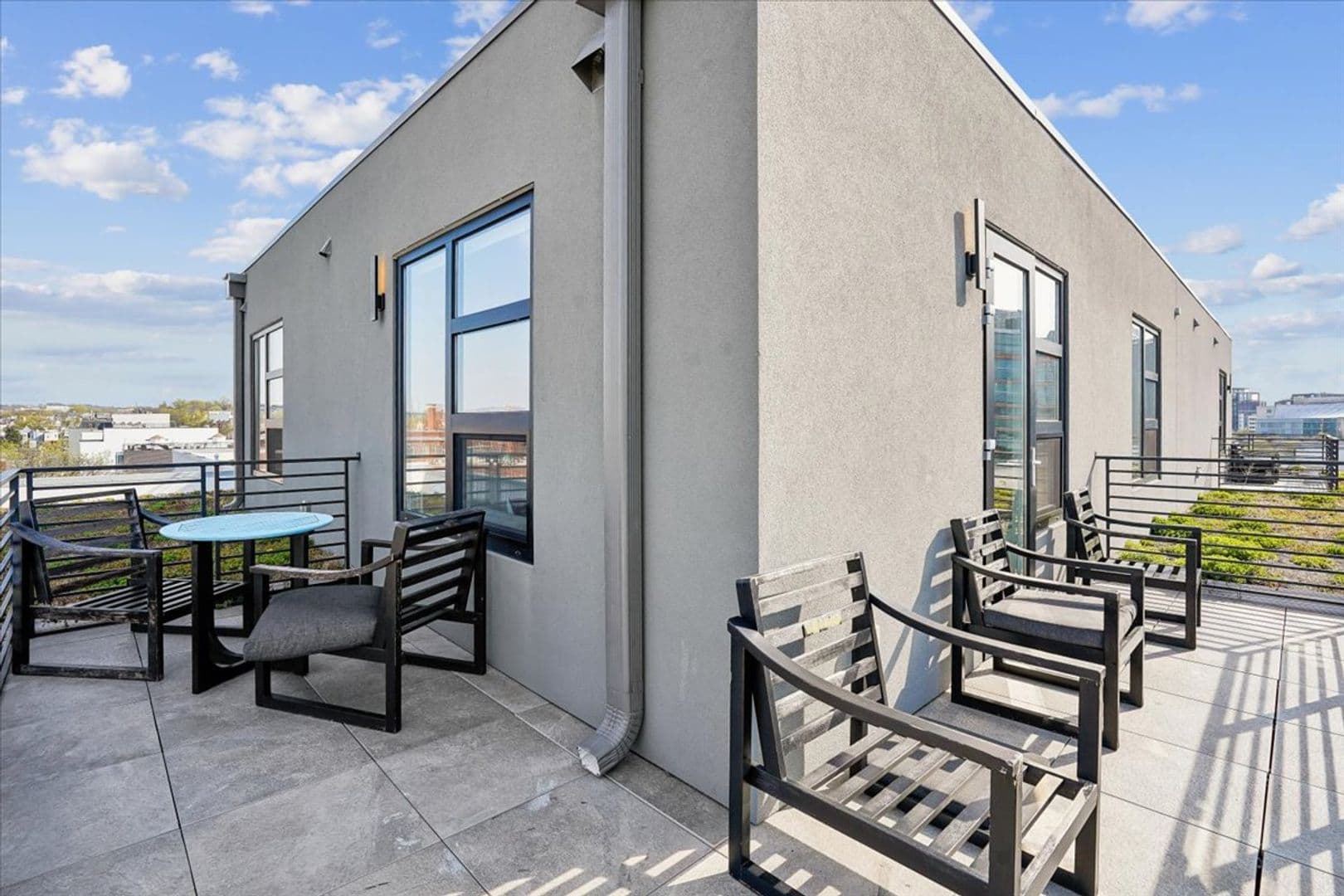 Washington Apartment: 1324 N Capitol St NW