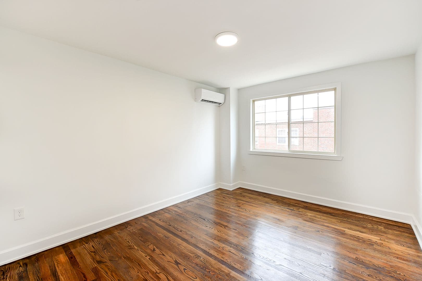 Washington Apartment: 1363 Peabody St NW