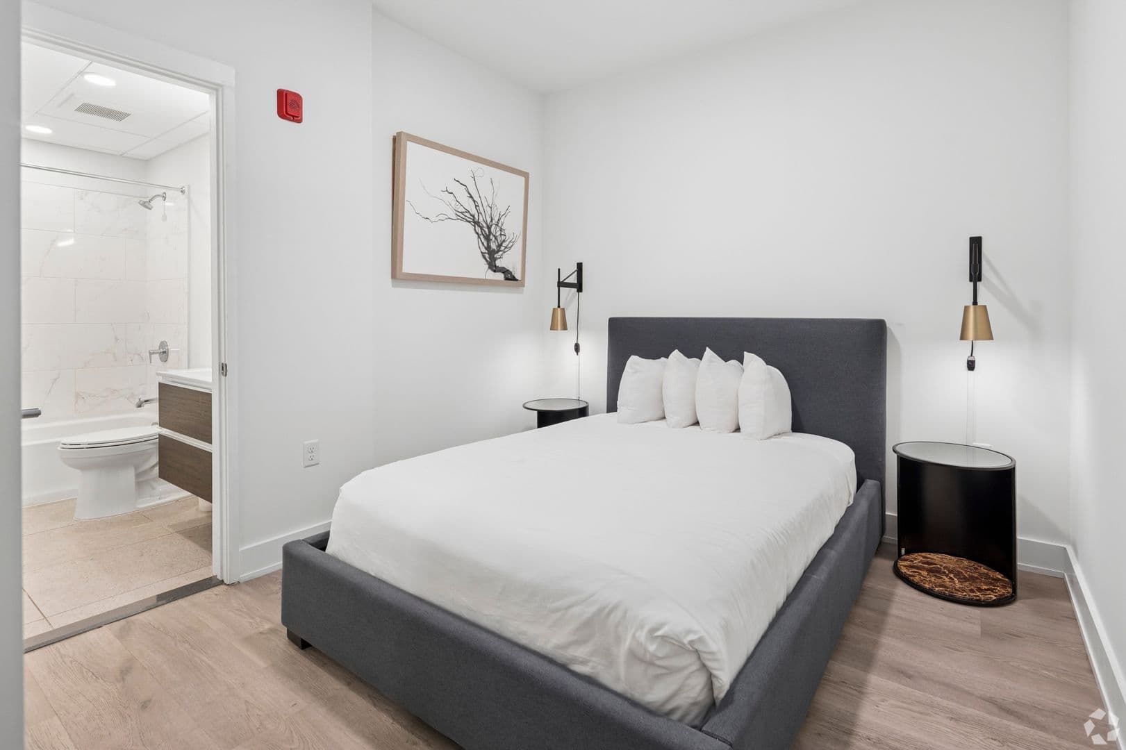 Washington Apartment: 1324 N Capitol St NW