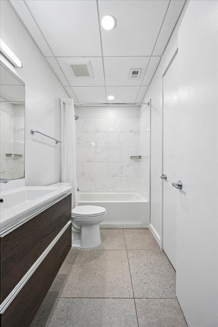 Washington Apartment: 1324 N Capitol St NW