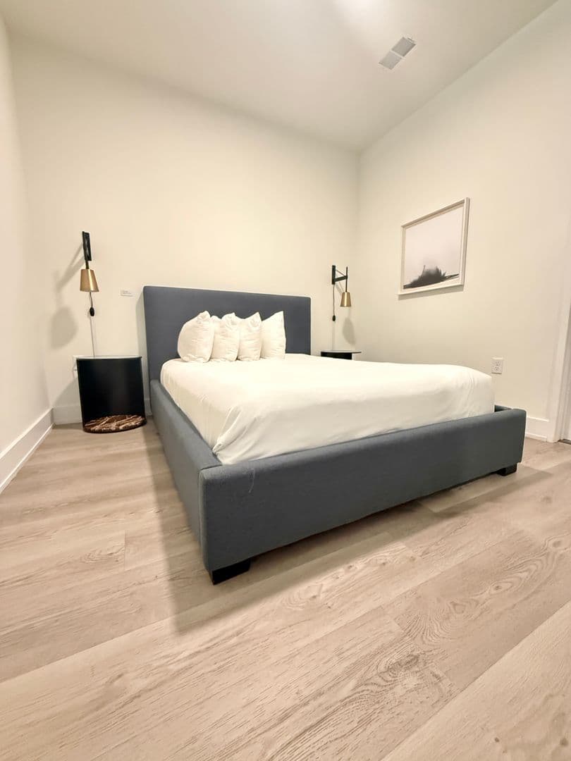 Washington Apartment: 1324 N Capitol St NW
