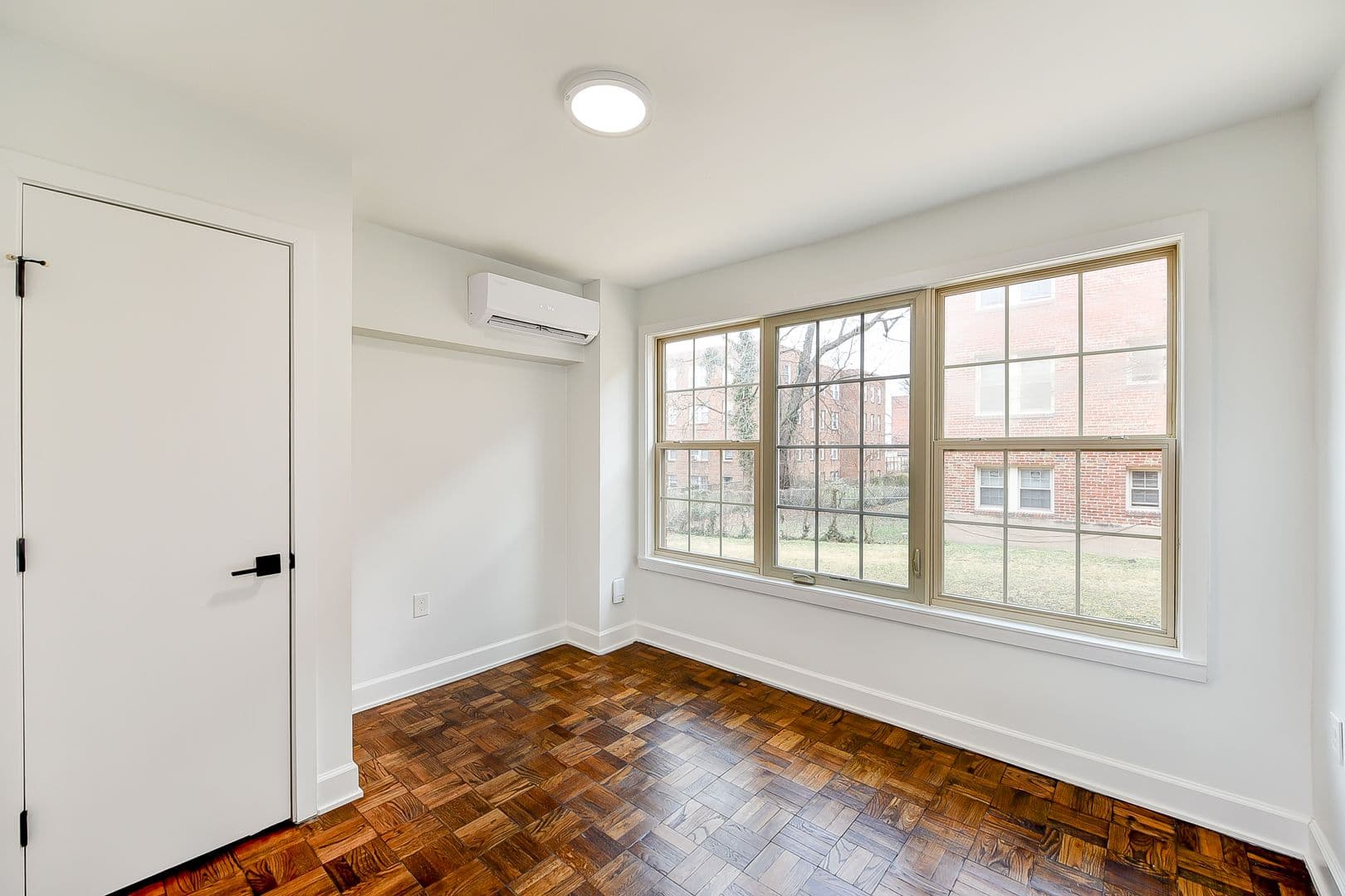 Washington Apartment: 1363 Peabody St NW