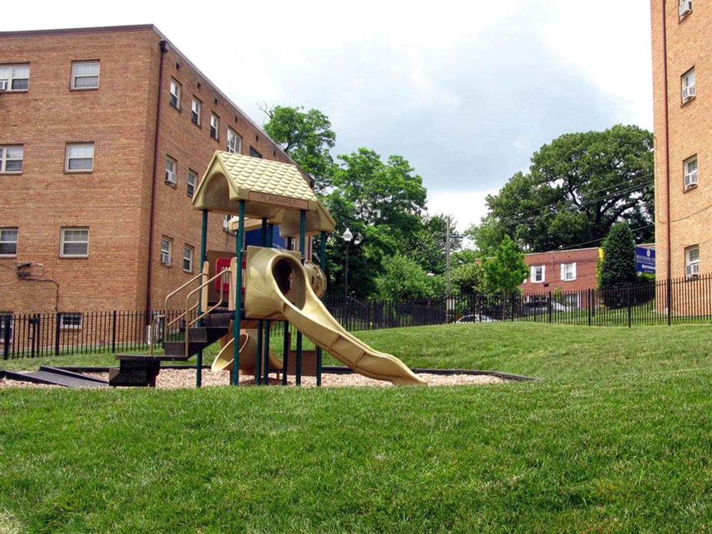 Washington Apartment: 5000 Hunt St NE, Washington, DC 20019
