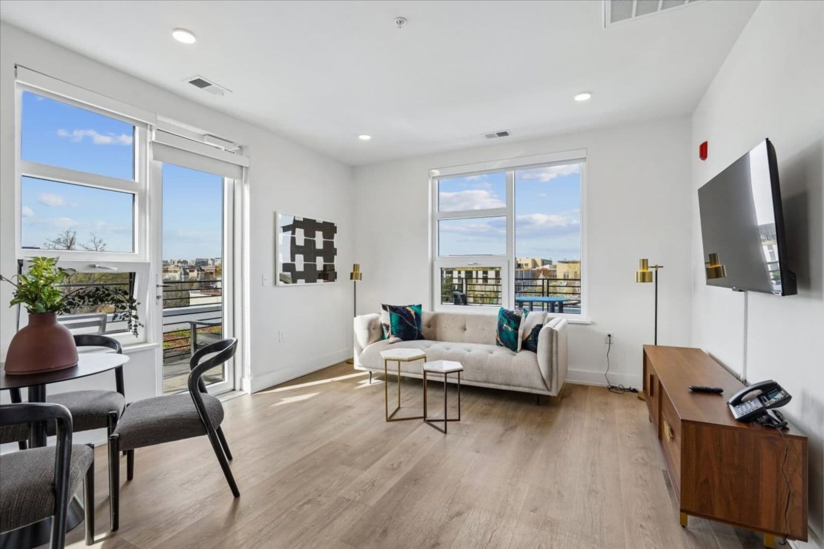 Washington Apartment: 1324 N Capitol St NW