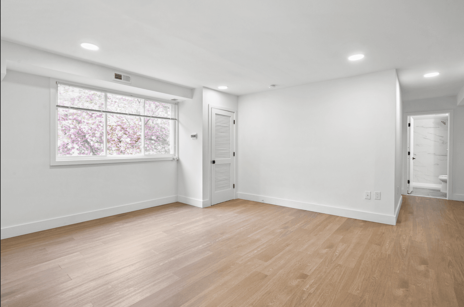 Washington Apartment: 5601 13th St NW