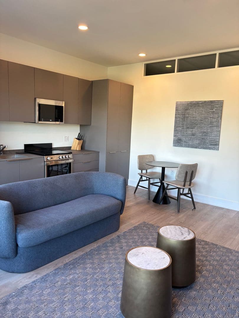Washington Apartment: 1324 N Capitol St NW