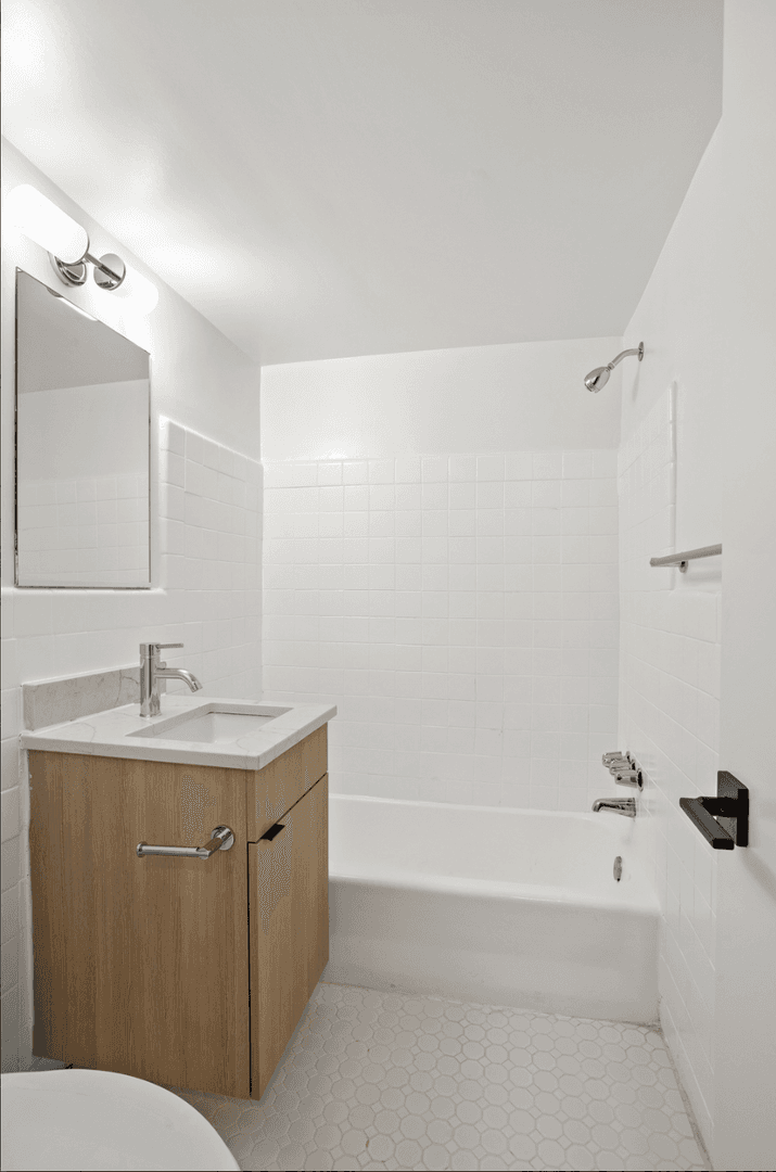 Washington Apartment: 5601 13th St NW