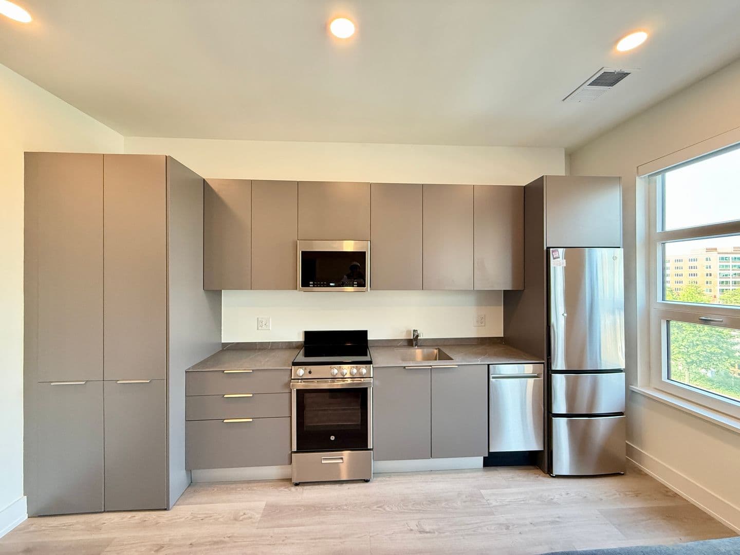 Washington Apartment: 1324 N Capitol St NW