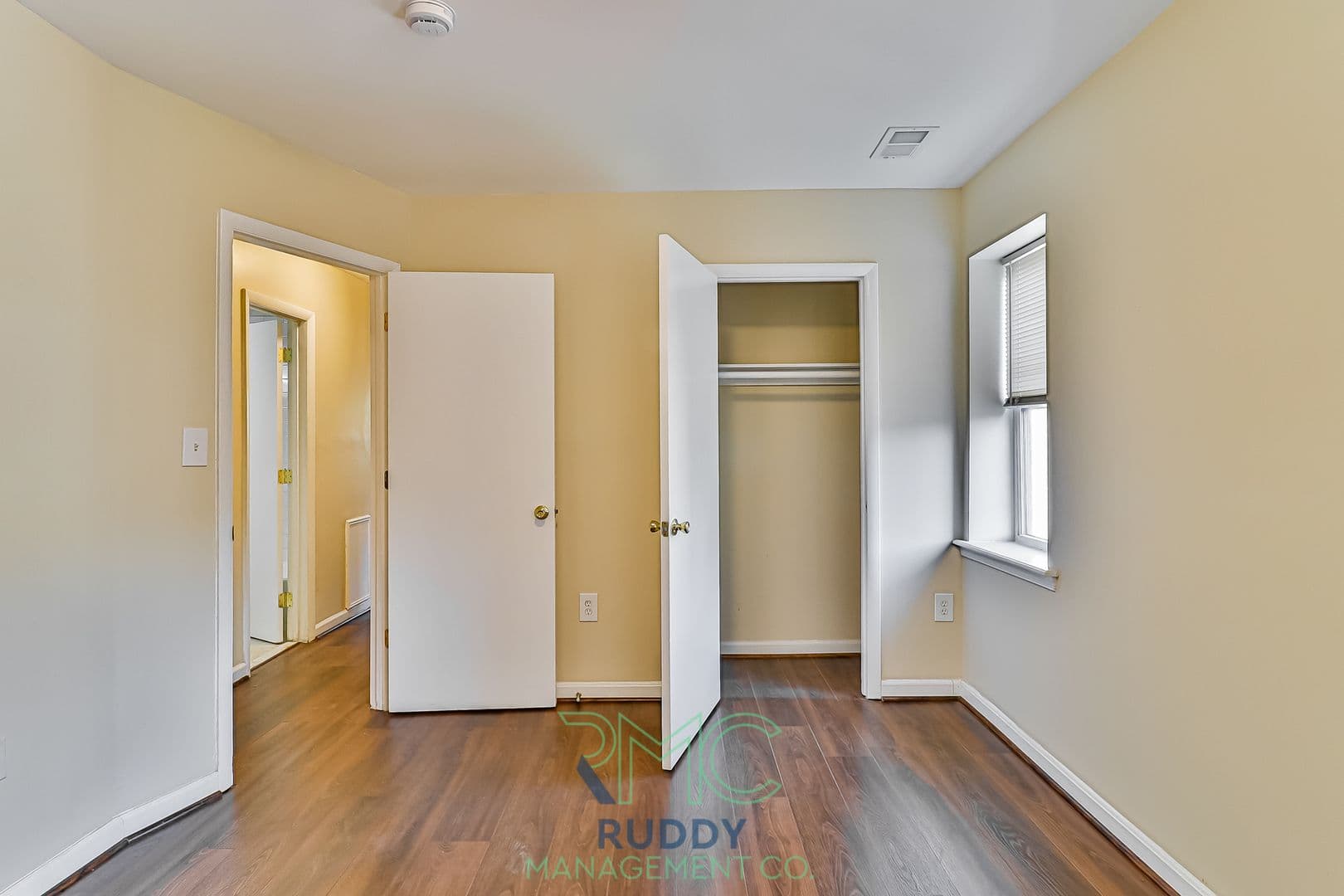 Washington Apartment: 3130 Buena Vista Terracce