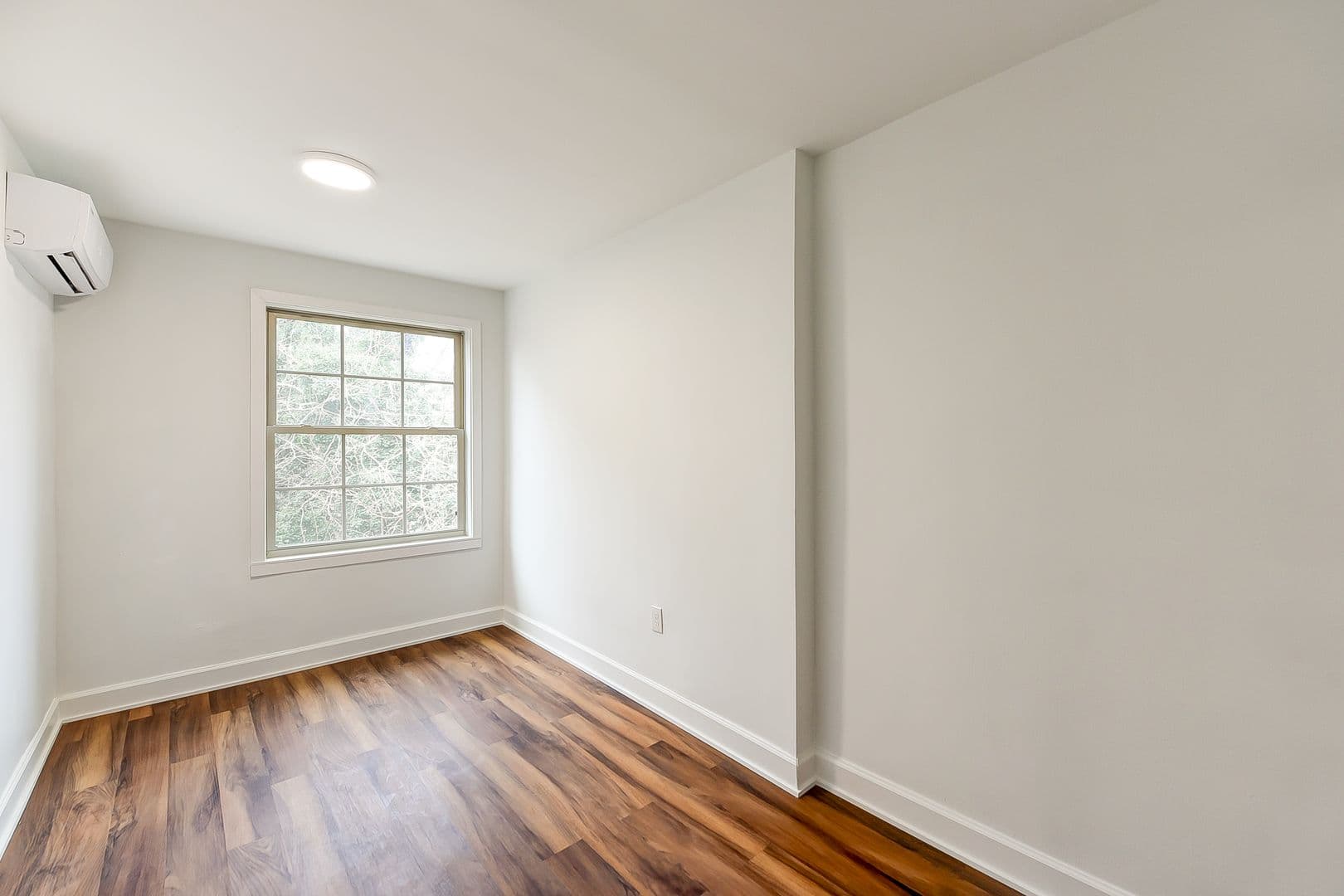 Washington Apartment: 1363 Peabody St NW
