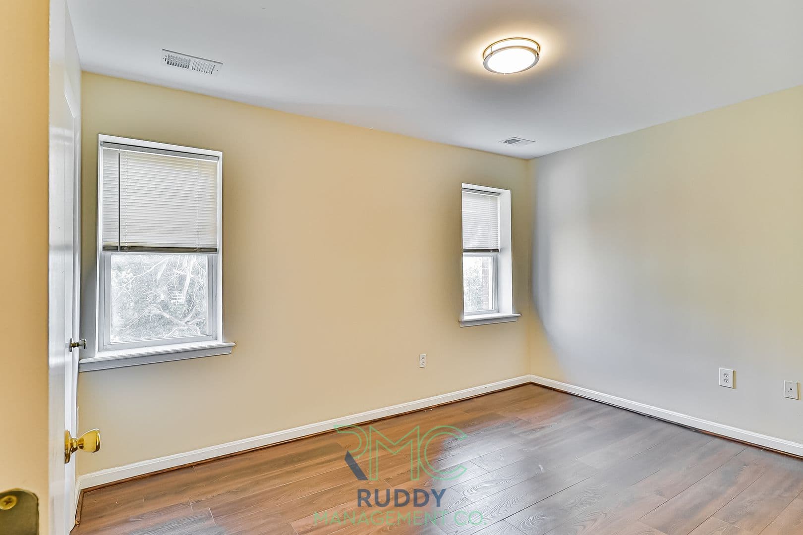 Washington Apartment: 3130 Buena Vista Terracce