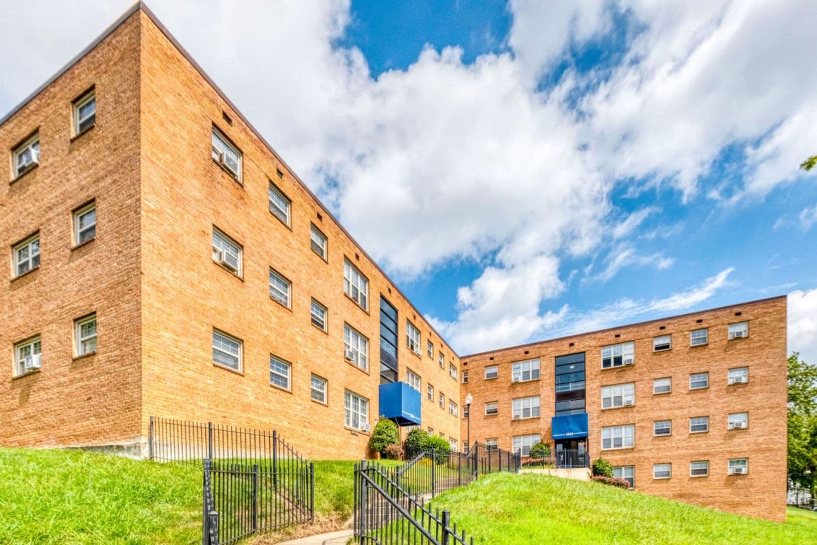 Washington Apartment: 5000 Hunt St NE, Washington, DC 20019