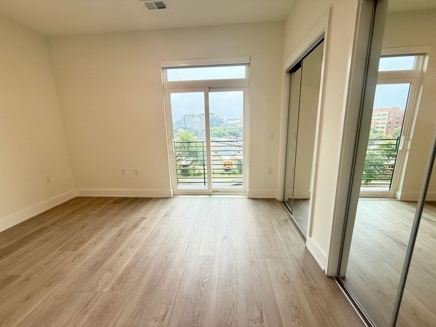 Washington Apartment: 1324 N Capitol St NW