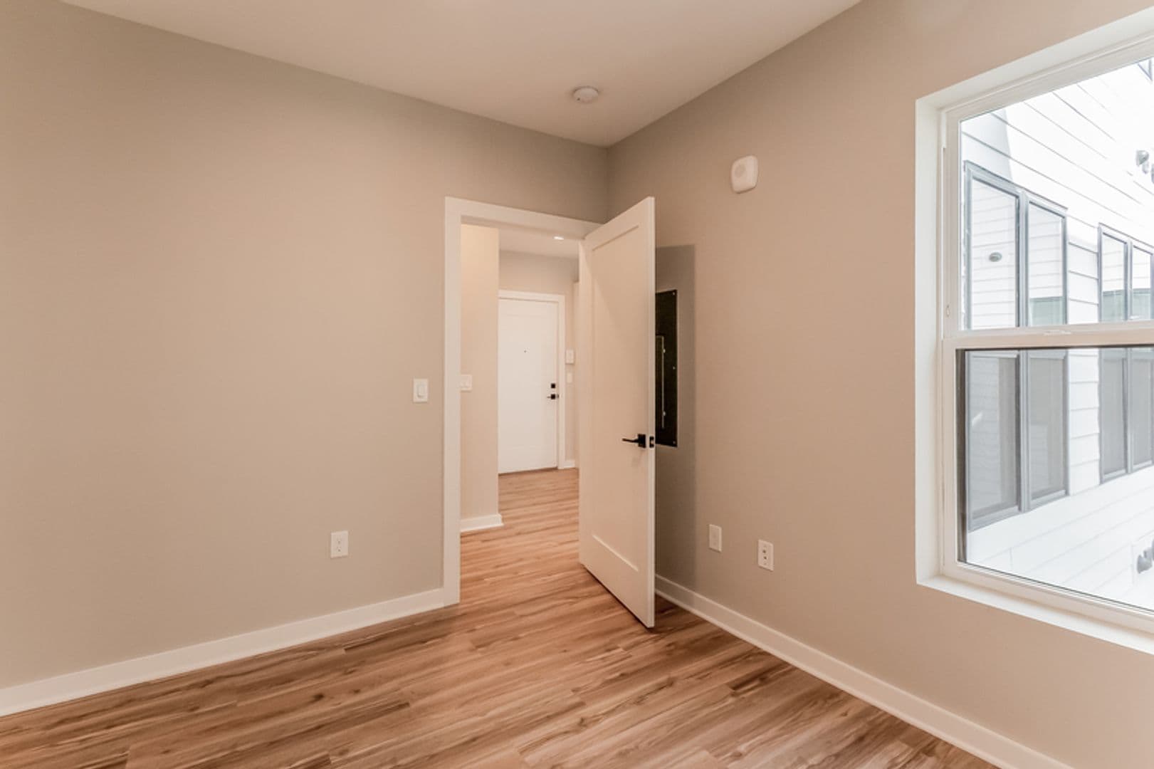 Washington Apartment: 1358 Florida Ave NE
