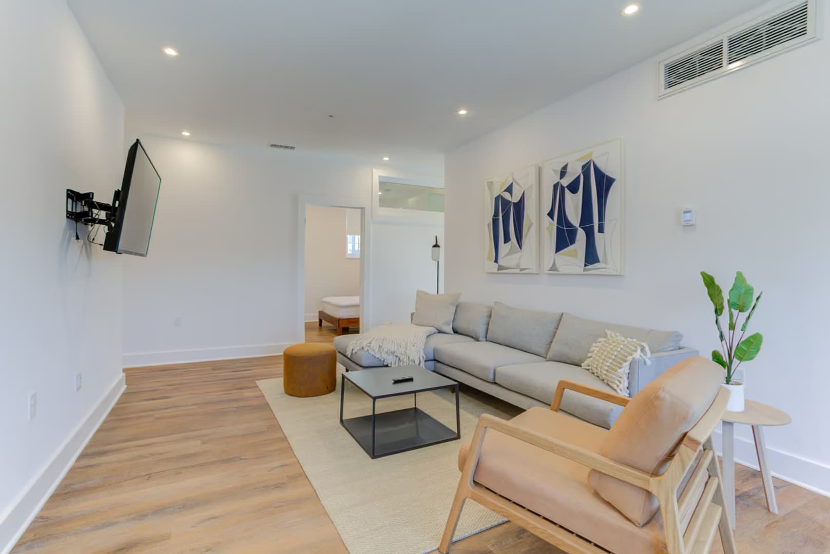 Washington Apartment: 2106-2108 Vermont Ave