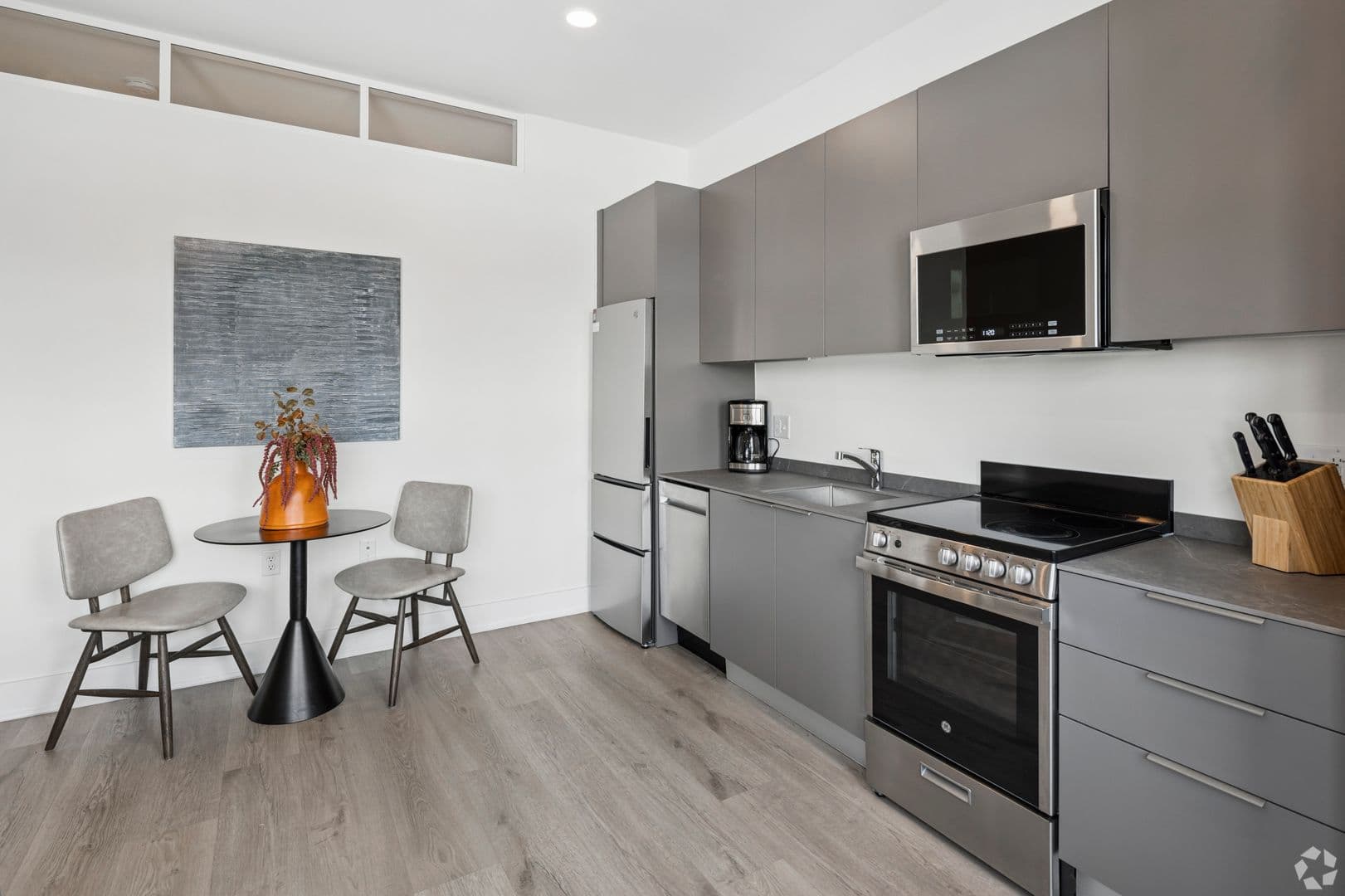 Washington Apartment: 1324 N Capitol St NW