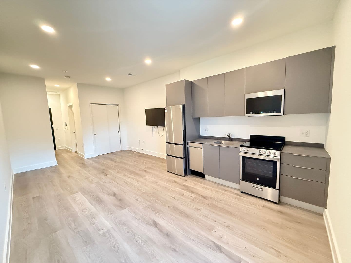 Washington Apartment: 1324 N Capitol St NW