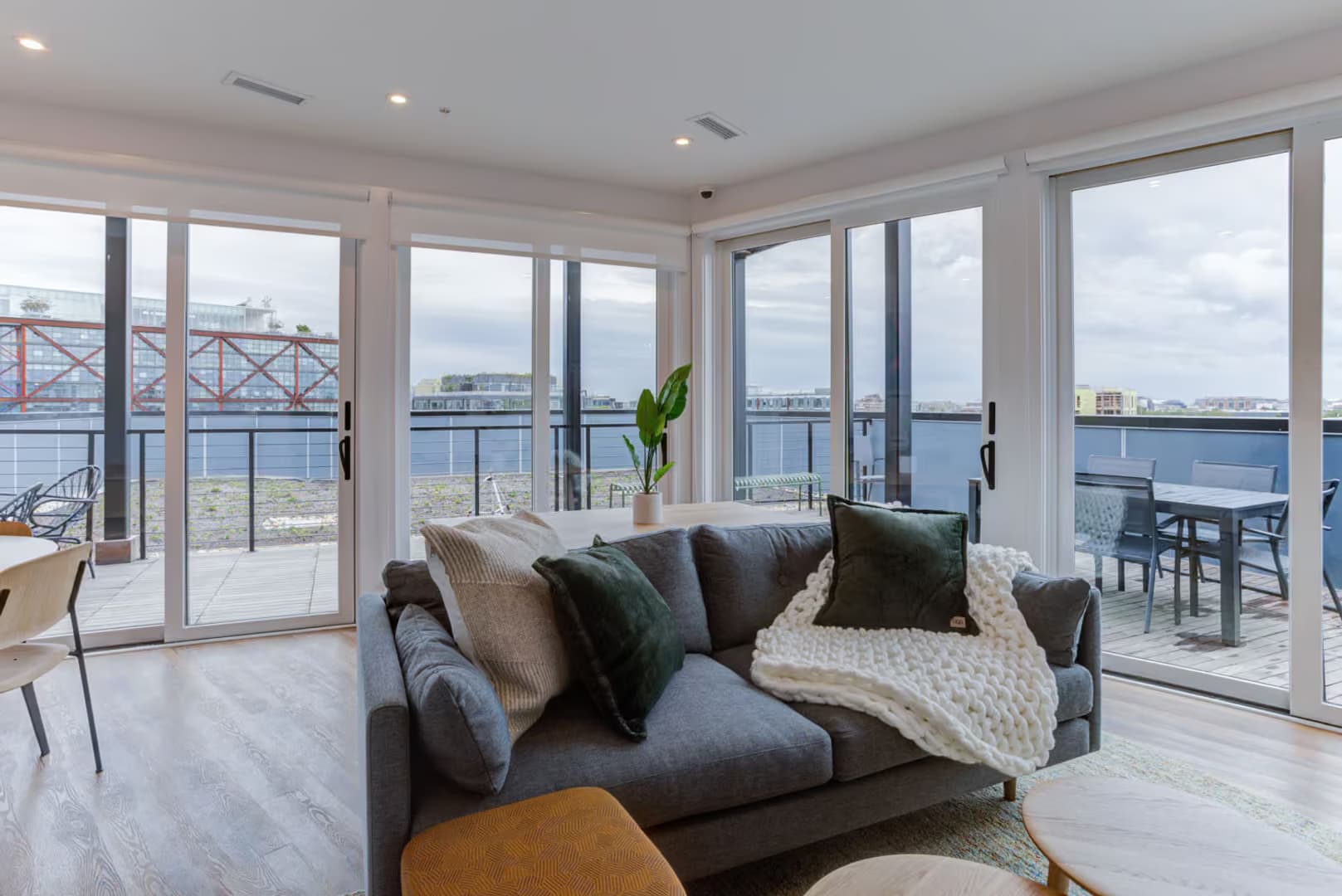 Washington Apartment: 2106-2108 Vermont Ave