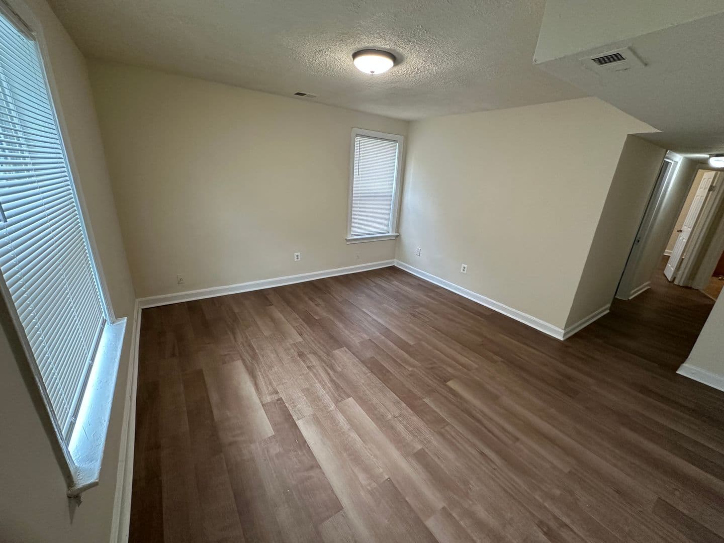 Washington Apartment: 2801 Jasper St. SE