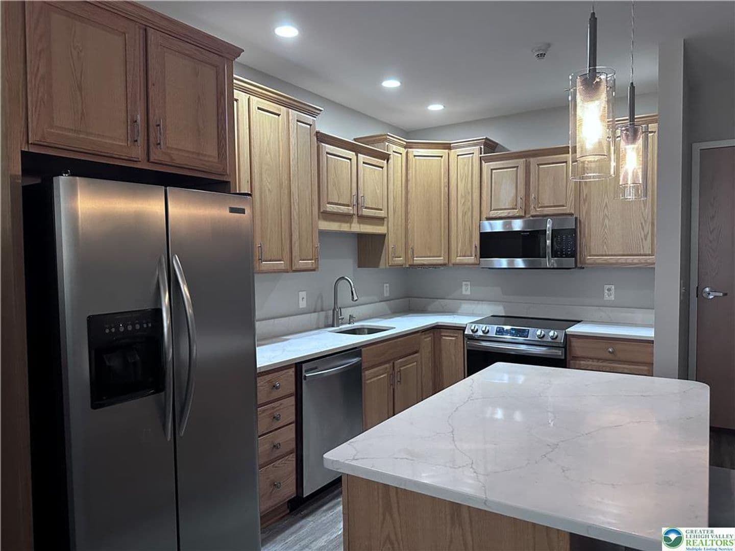 Allentown Apartment: 818-822 Hamilton St.