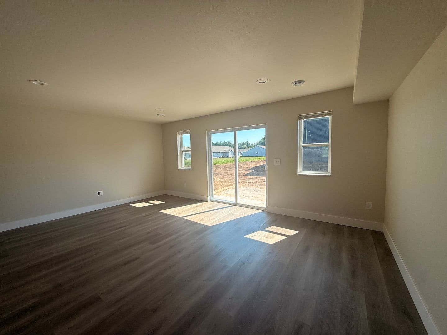 Plover Apartment: 3024/3020 Bennington Place