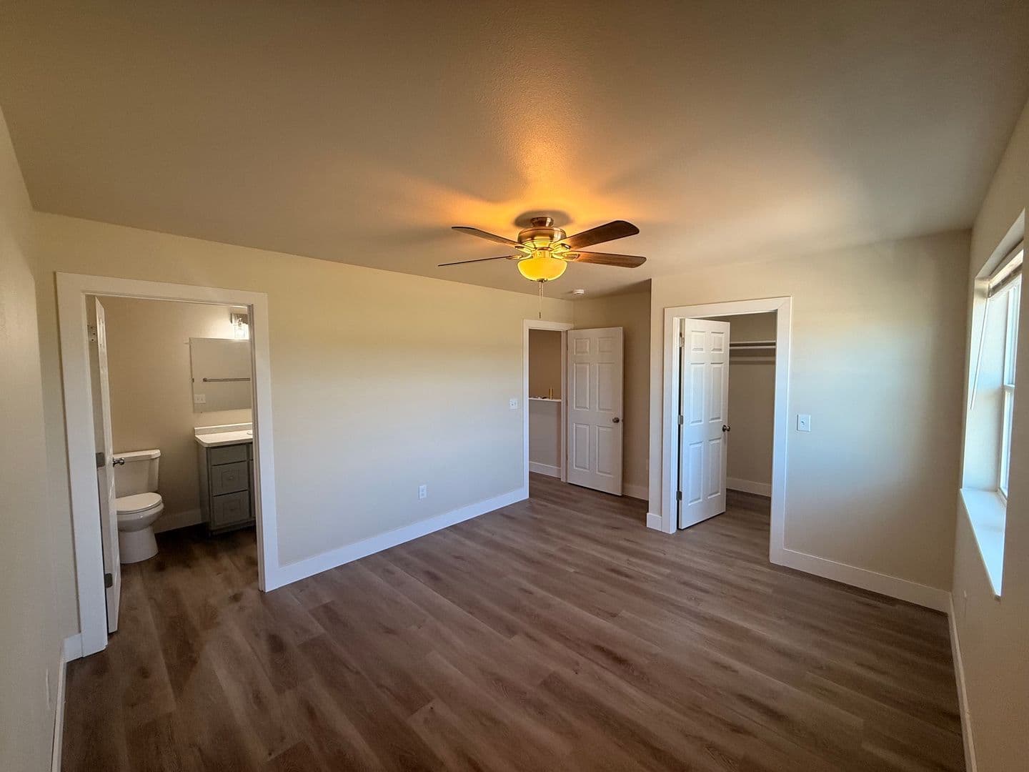 Plover Apartment: 3034/3030 Bennington Place