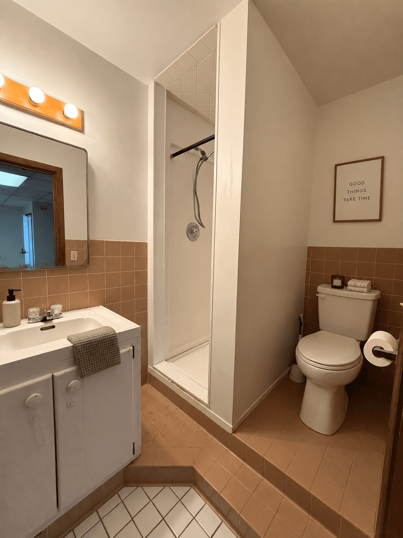 Vesper Apartment: 6594 Cameron Ave