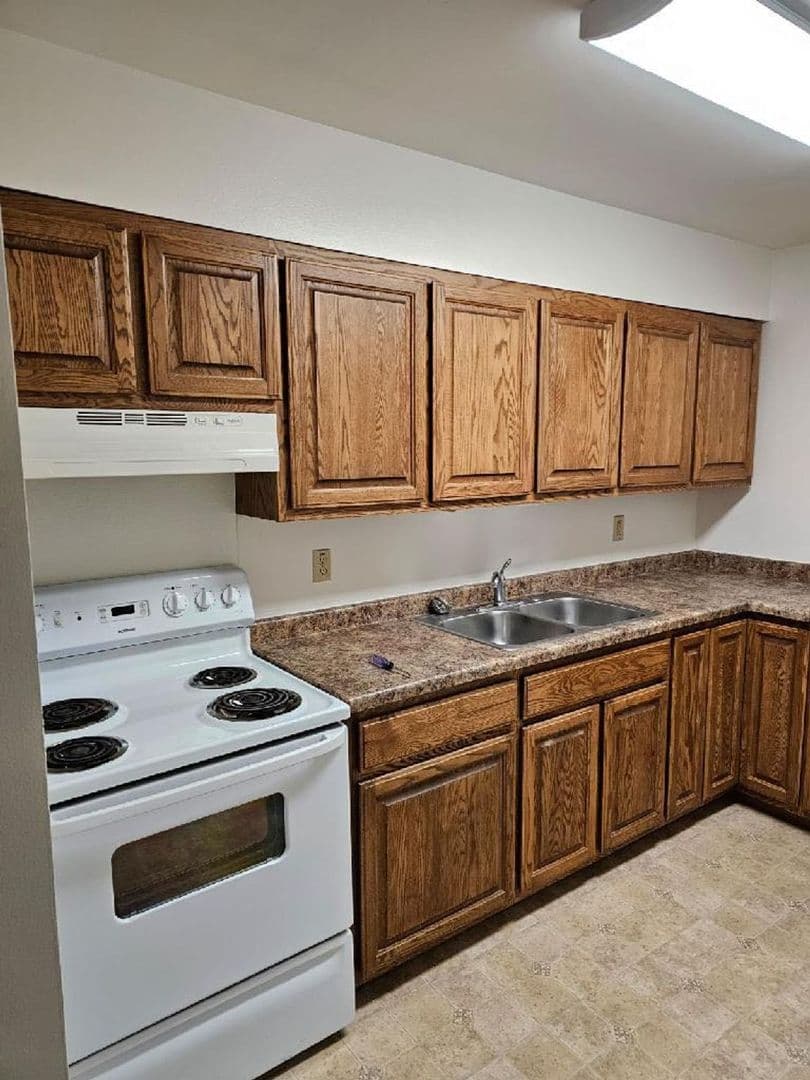 Rudolph Apartment: 6934 Hillcrest Avenue