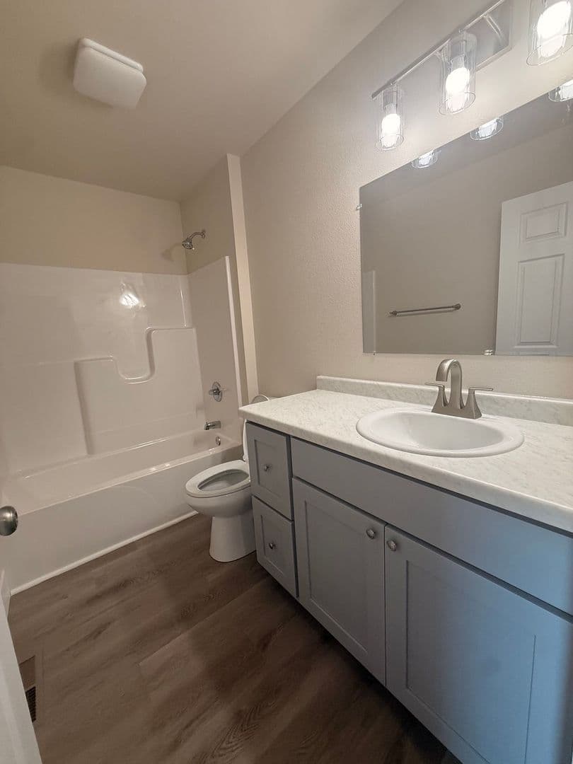 Plover Apartment: 3024/3020 Bennington Place